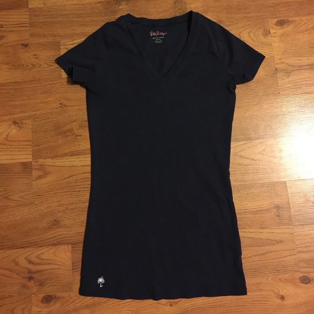 Lilly Pulitzer V-Neck Small Tshirt